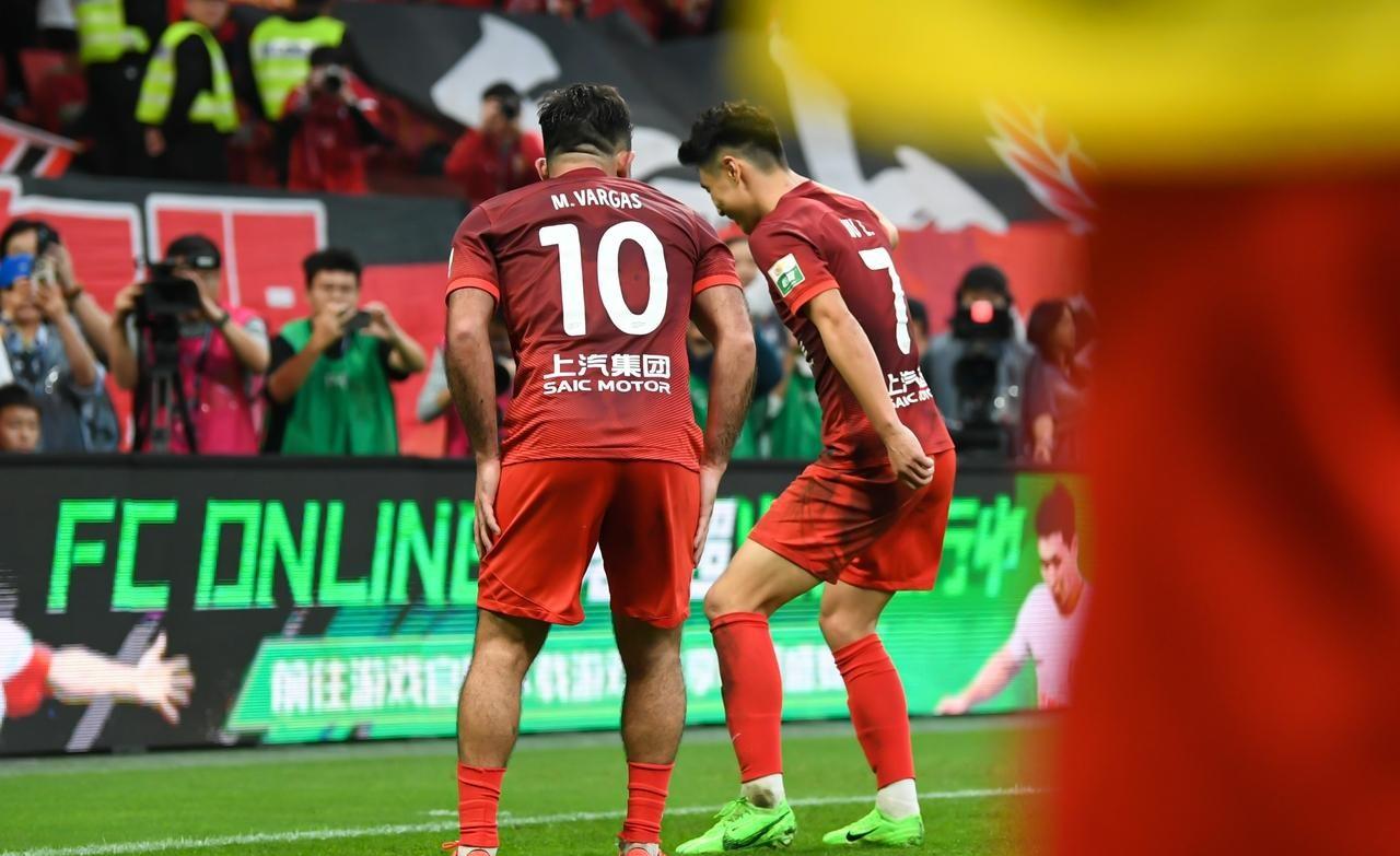 意大利杯关键时刻再迎强敌；上海申花篮板制胜；主帅态度——底气十足；团队化学反应显著