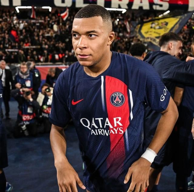 乐鱼体育app官网-今晨法国杯焦点战，成都蓉城豪取连胜，管理层满意，团队化学反应显著