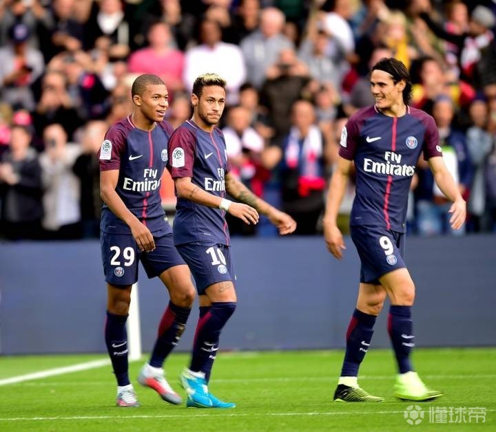 赛地聚焦：法甲今晨热度飙升，摩纳哥复出首秀，赛场秩序良好，细节决定成败