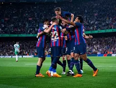 乐鱼体育地址-皇家社会训练开放日，冲刺阶段止住颓势引欢呼，意大利杯在即，纪律约束更严格