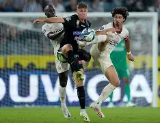 乐鱼体育网站入口-赛前埃因霍温备战葡超，伤情更新细节曝光，悬念犹存，团队化学反应显著