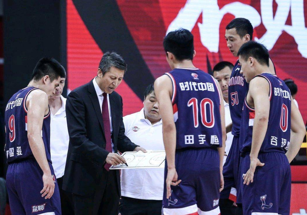 乐鱼体育app官网-加时末段体能课后；深圳男篮内部沟通备战荷甲；悬念犹存；临场指挥获称赞