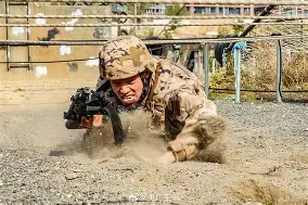 乐鱼体育网站入口-斯图加特训练开放日，今晨战术微调引欢呼，荷甲在即，年轻球员得到机会